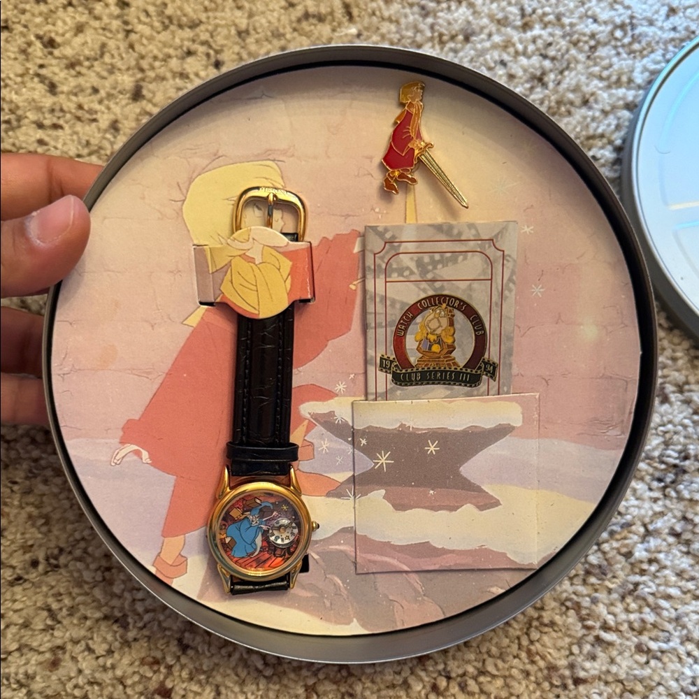 Vintage Disney Sword in the Stone Fossil Watch - Picture 2 of 6